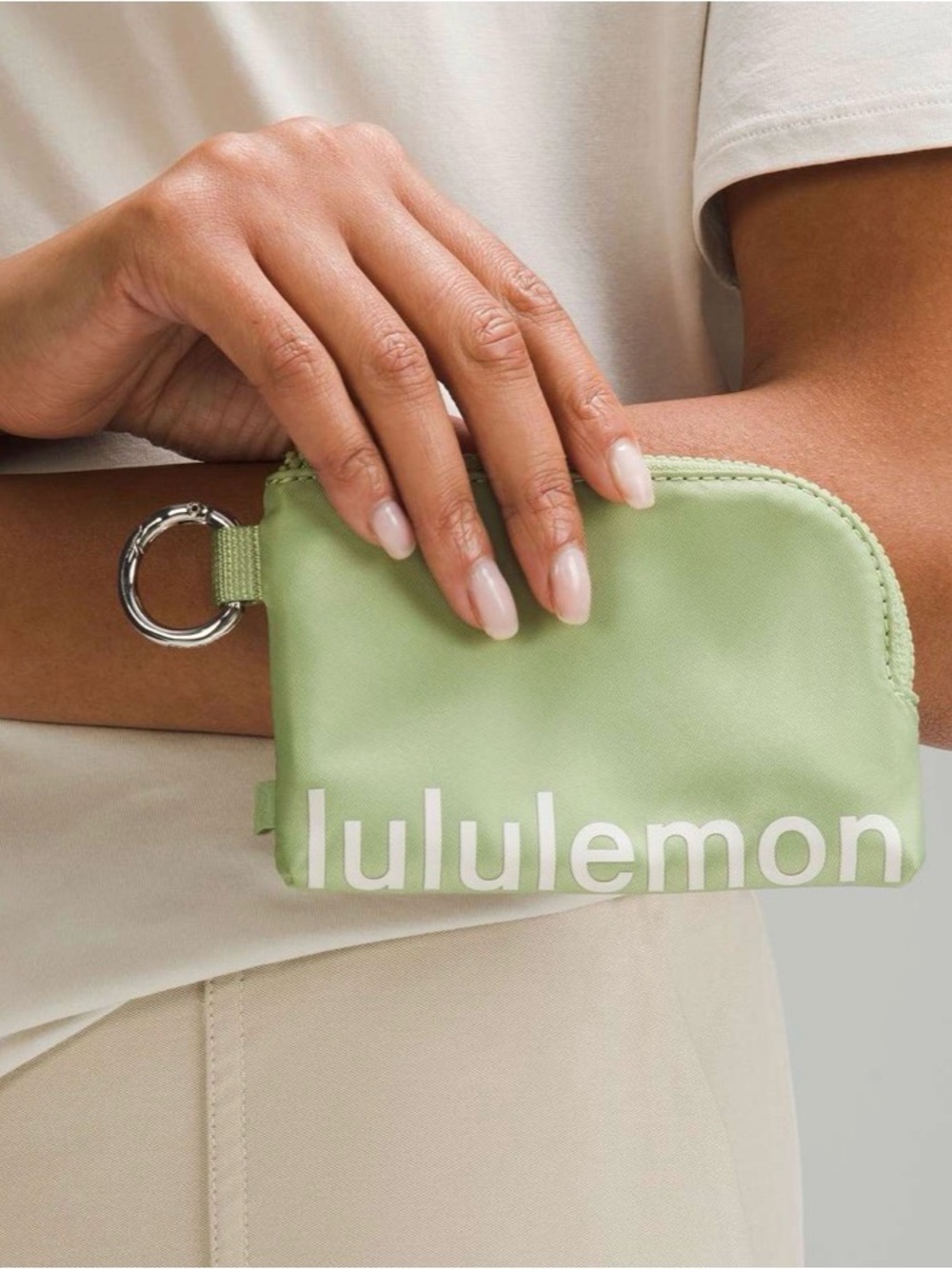 Lululemon Clippable Card Pouch
Edamame Green / White Opal